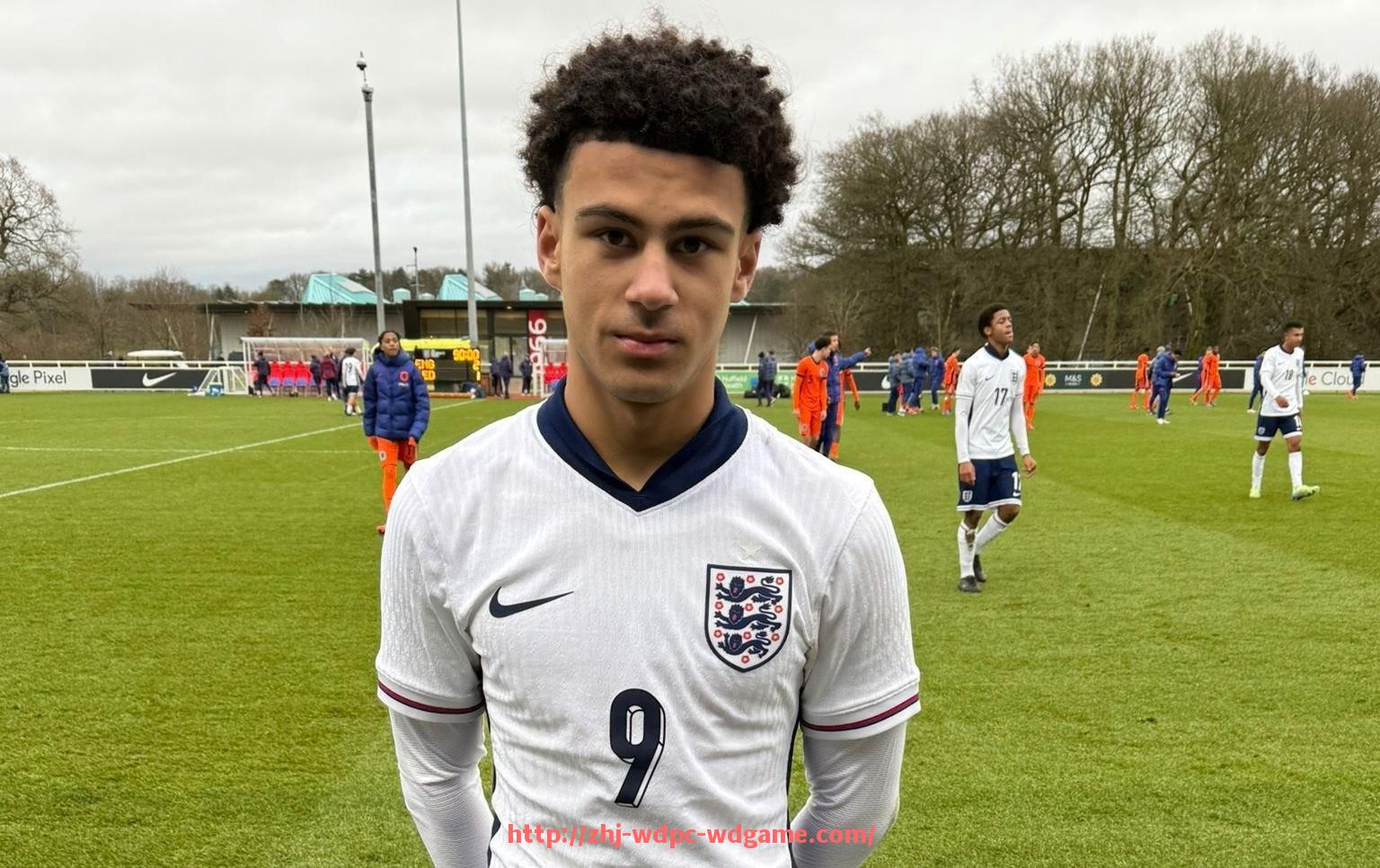 问鼎娱乐官方网站-2014年英超球员周薪数据及体育经济分析